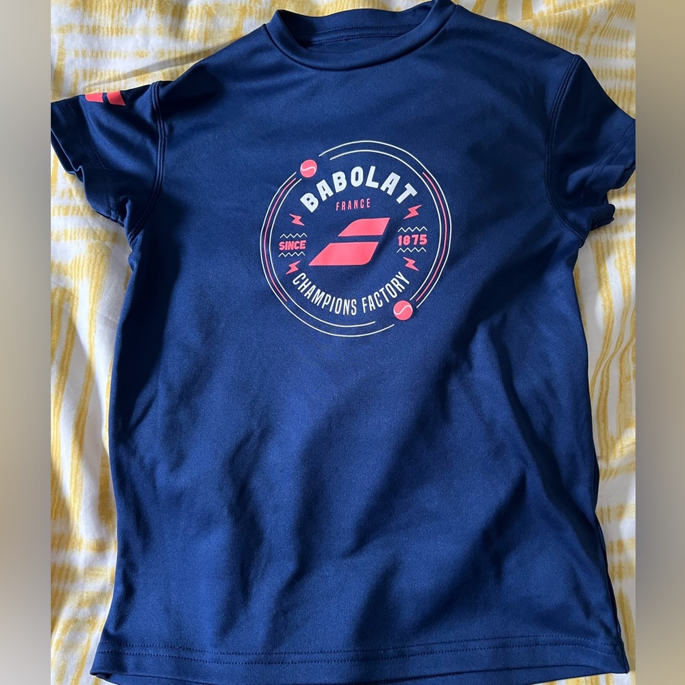 Boys Babolat tennis t-shirt. Blue size 8-10 years.